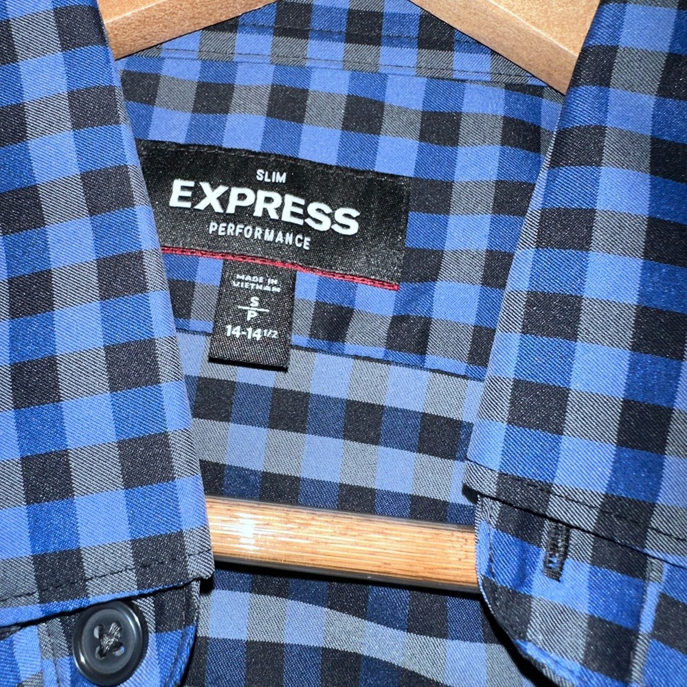 (4) Men’s Express Performance Button Up - Picture 4 of 16